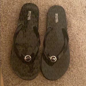 MK flip flops new with box size 9